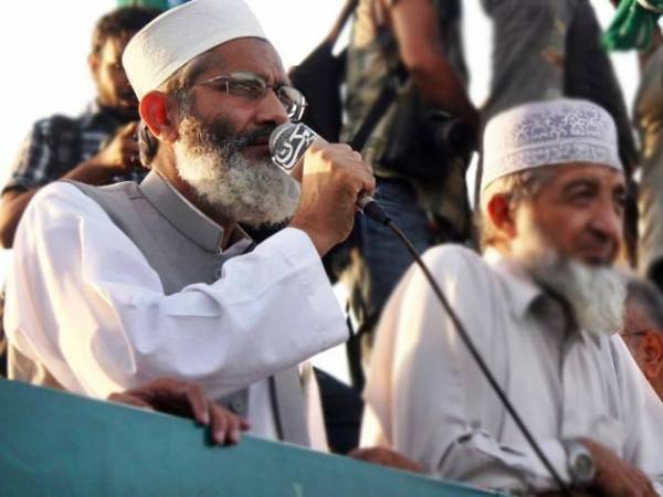 Sirajul Haq offers Altaf Hussain a Peshwar NIC